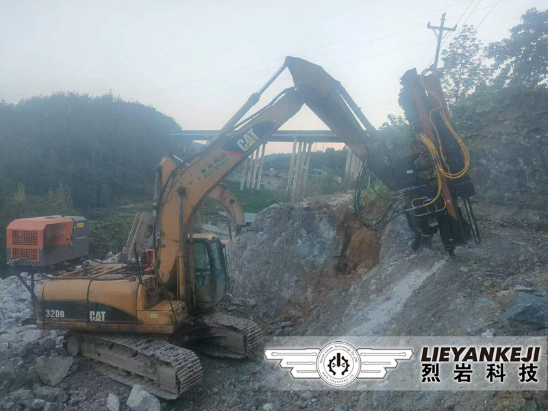 巖石劈裂機(jī)
