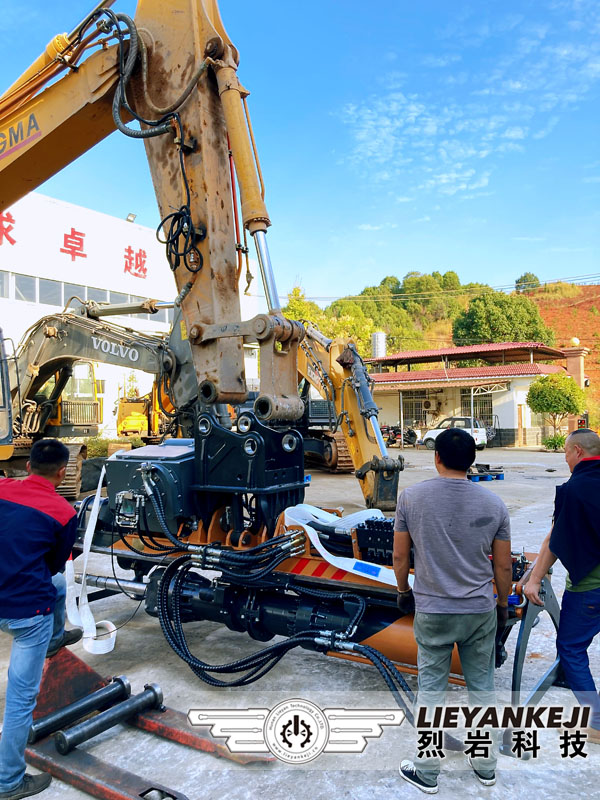 PL1000巖石鉆裂機(jī)裝配現(xiàn)場(chǎng)